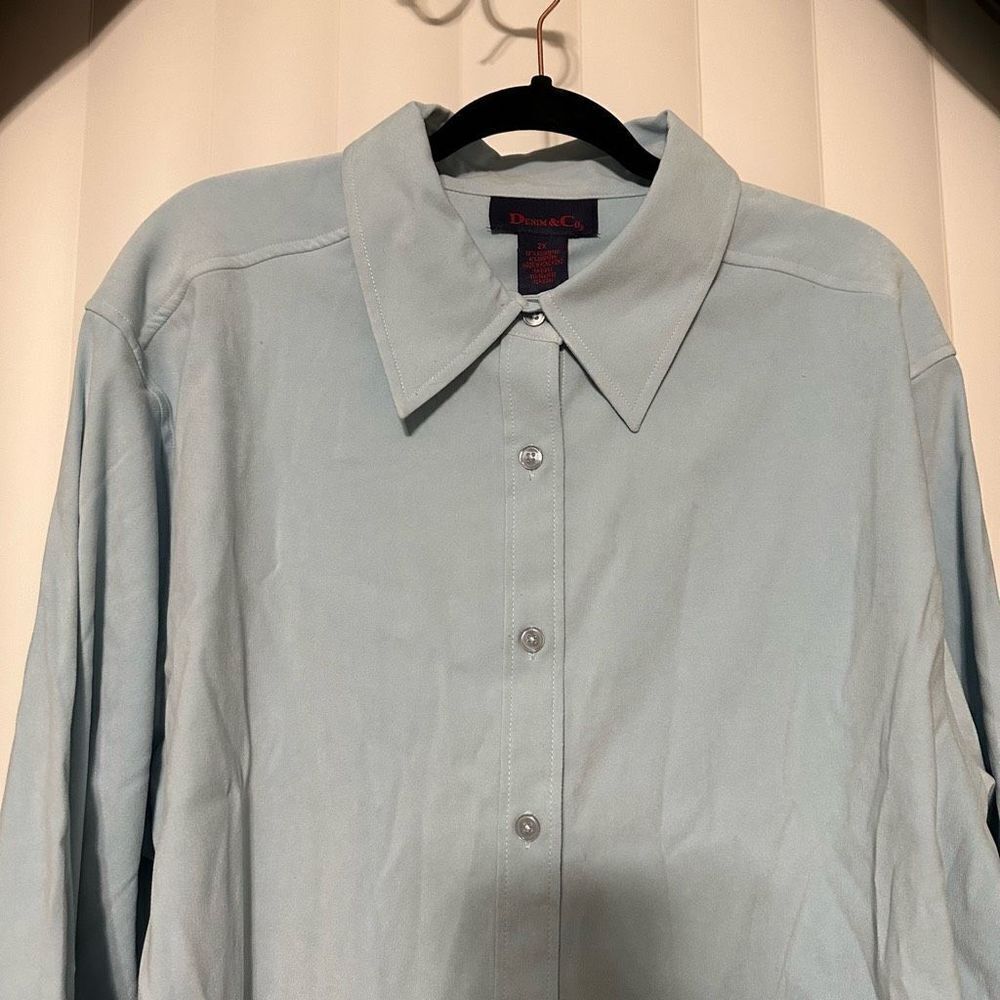 Denim & Co Bleached Denim soft button down womens top - Picture 4 of 7
